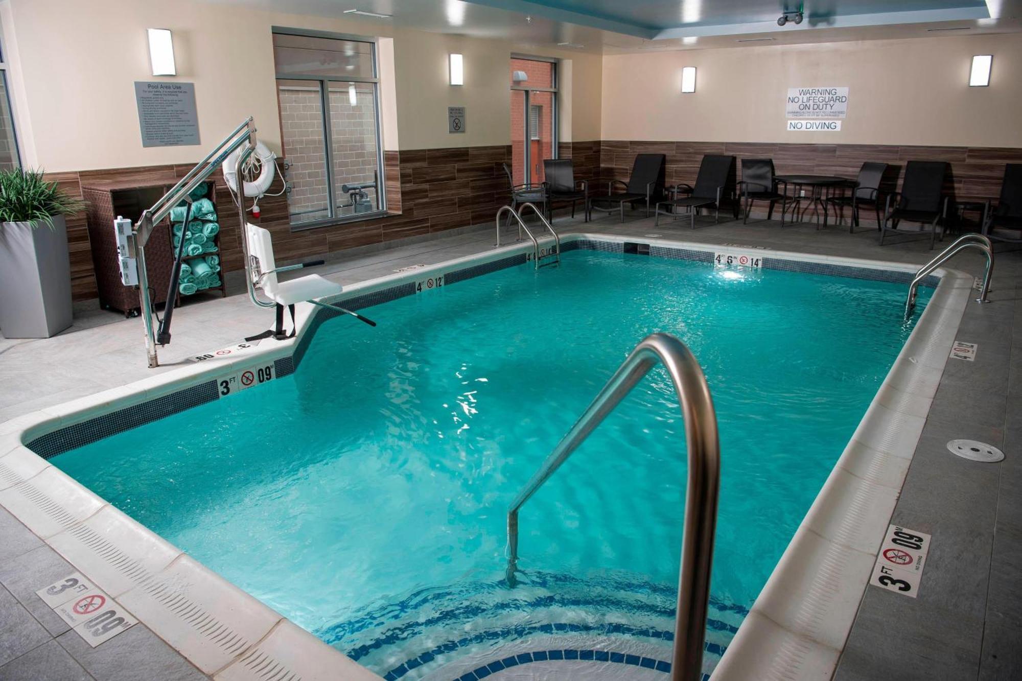 Fairfield Inn & Suites By Marriott Cincinnati Uptown/University Area Ngoại thất bức ảnh